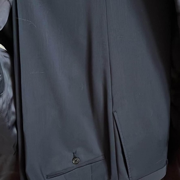 Joseph Abboud Suit. Never worn - Picture 5 of 5